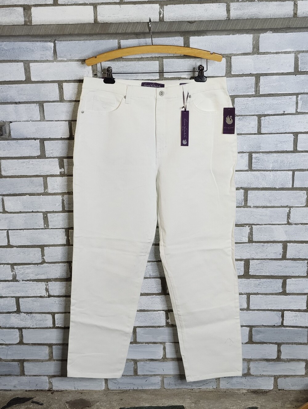 • Gloria Vanderbilt Amanda Jeans 18 Average White NWT Tapered Leg Mid Rise Denim